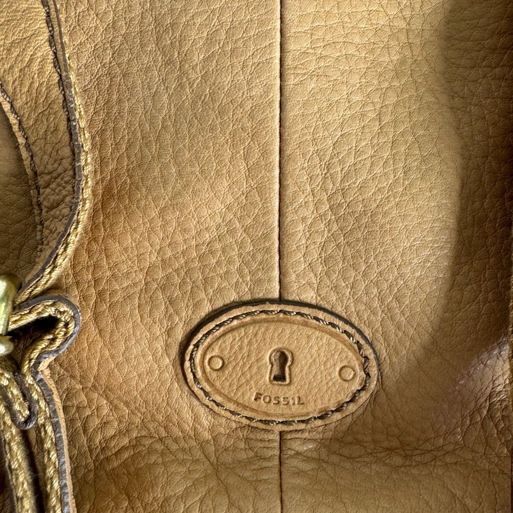 FOSSIL SOFT BEIGE TAN GENUINE LEATHER SMALL MESSENGER SHOULDER BAG HANDBAG PURSE - Picture 4 of 7
